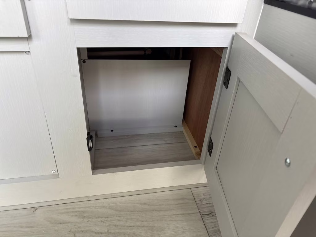 2026 White Coachmen REMOTE 12.1R Trailer