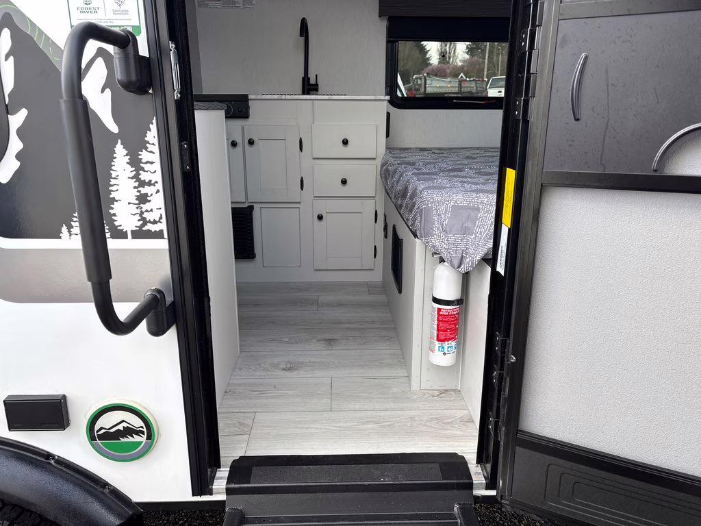 2026 White Coachmen REMOTE 12.1R Trailer