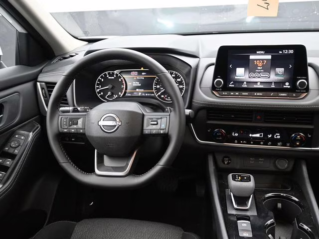 2026 Everest White Pearl Tricoat Nissan Rogue SV AWD SUV