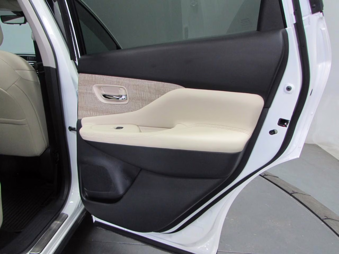 2024 Pearl White Tricoat Nissan Murano SL AWD SUV