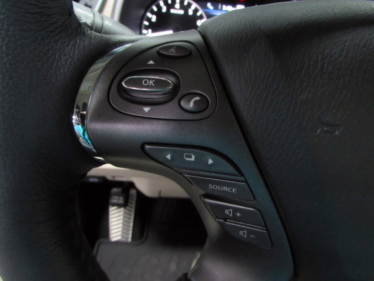 2024 Pearl White Tricoat Nissan Murano SL AWD SUV