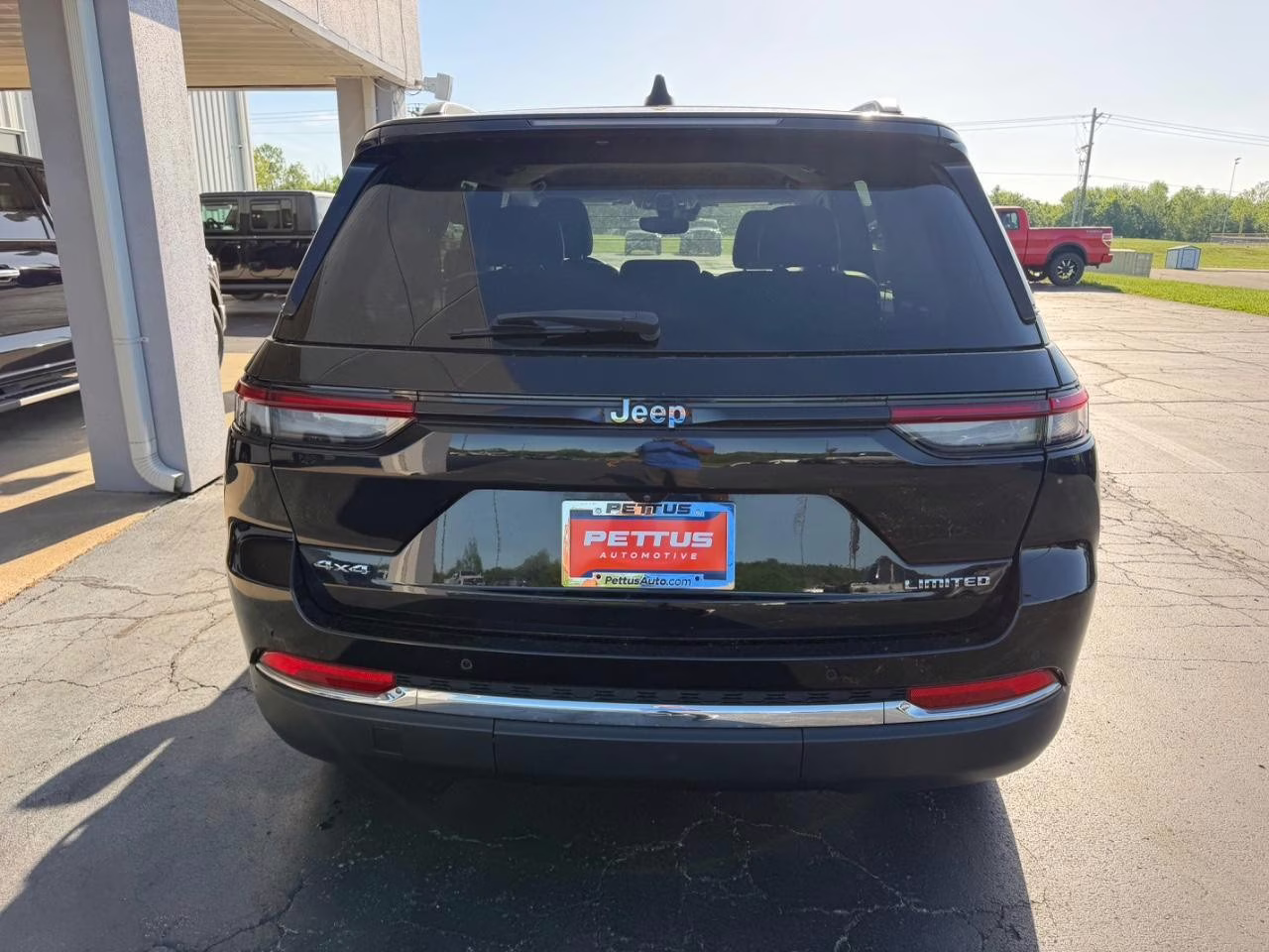 2023 Diamond Black Crystal Pearlcoat Jeep Grand Cherokee Limited 4X4 SUV
