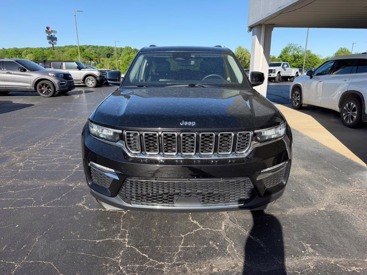 2023 Diamond Black Crystal Pearlcoat Jeep Grand Cherokee Limited 4X4 SUV