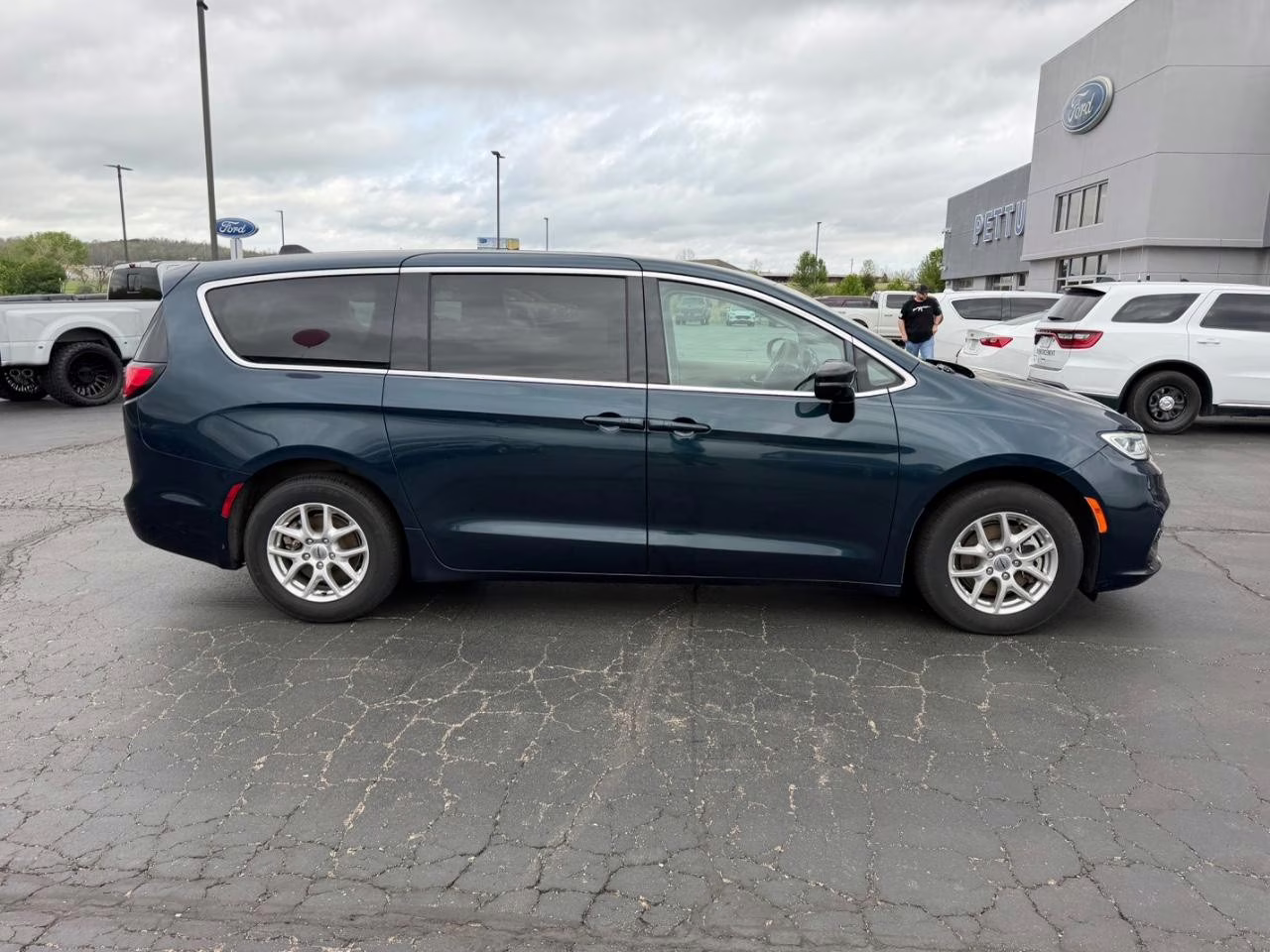 2024 Fathom Blue Pearlcoat Chrysler Pacifica Touring L FWD Van