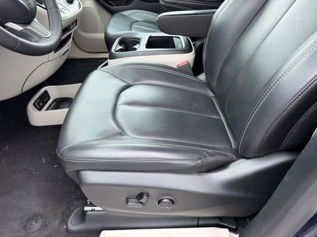 2024 Fathom Blue Pearlcoat Chrysler Pacifica Touring L FWD Van