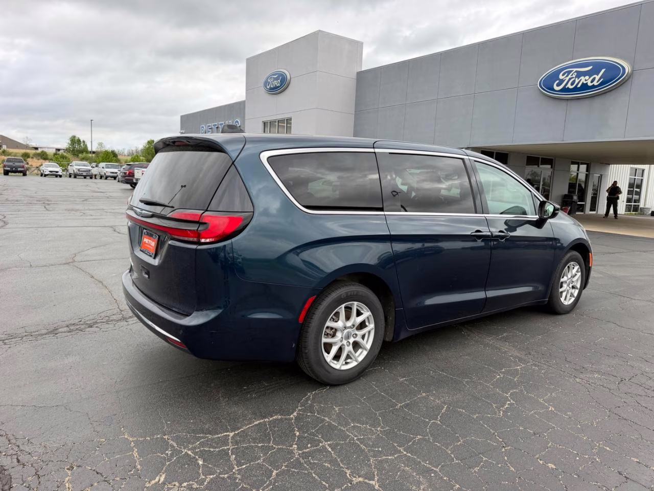 2024 Fathom Blue Pearlcoat Chrysler Pacifica Touring L FWD Van