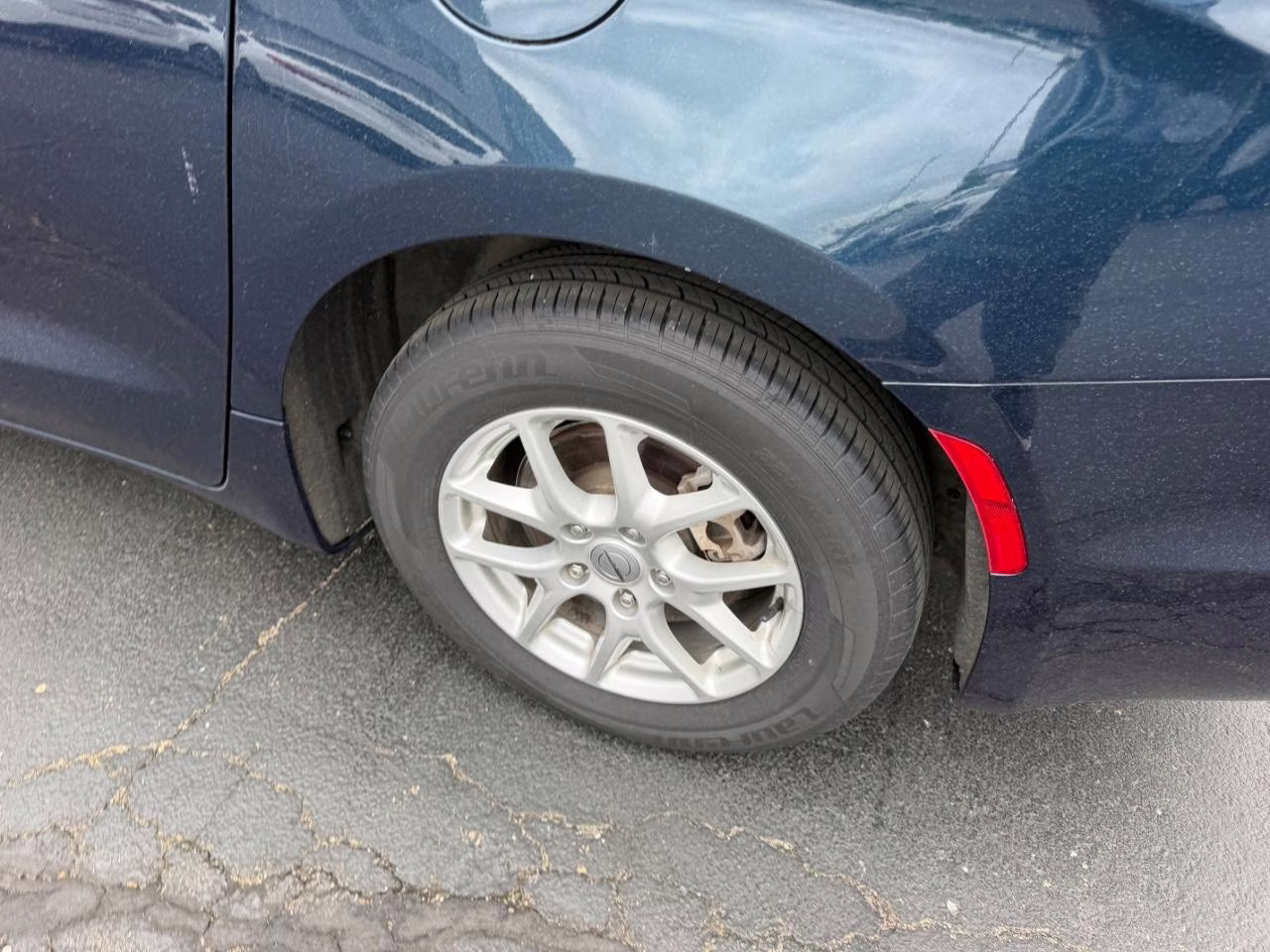 2024 Fathom Blue Pearlcoat Chrysler Pacifica Touring L FWD Van