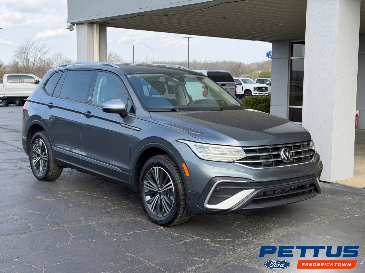 2024 Platinum Gray Metallic Volkswagen Tiguan 2.0T Wolfsburg Edition FWD SUV