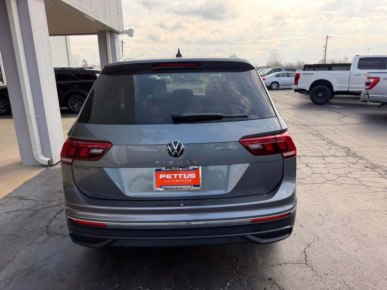 2024 Platinum Gray Metallic Volkswagen Tiguan 2.0T Wolfsburg Edition FWD SUV