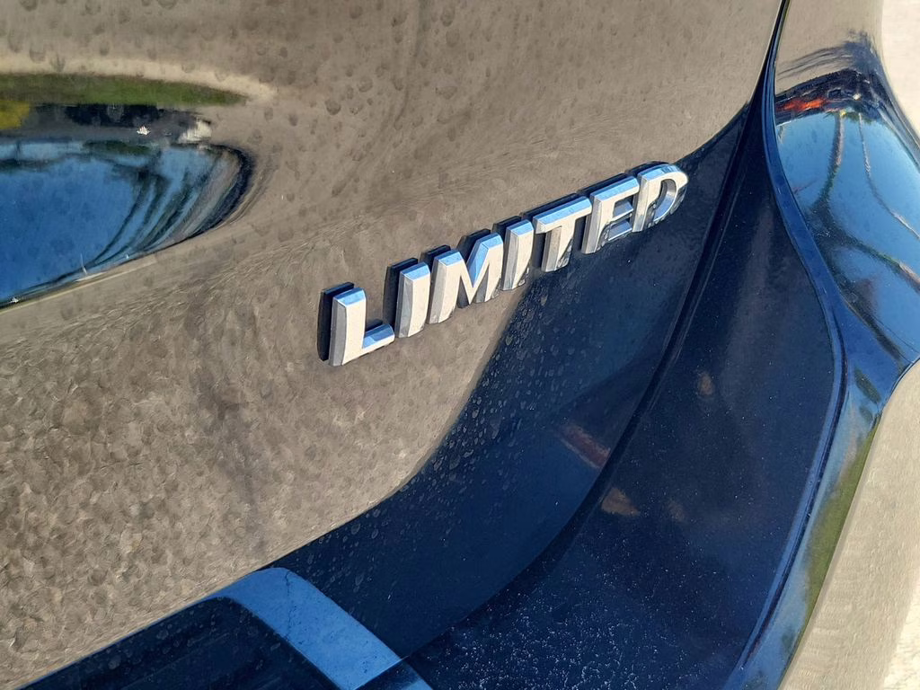 2018 Diamond Black Crystal Pearlcoat Jeep Grand Cherokee Limited RWD SUV