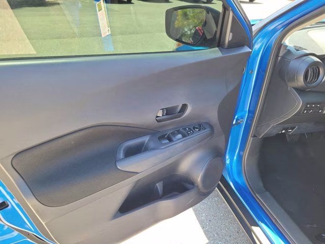 2022 Electric Blue Metallic Nissan Kicks S FWD SUV