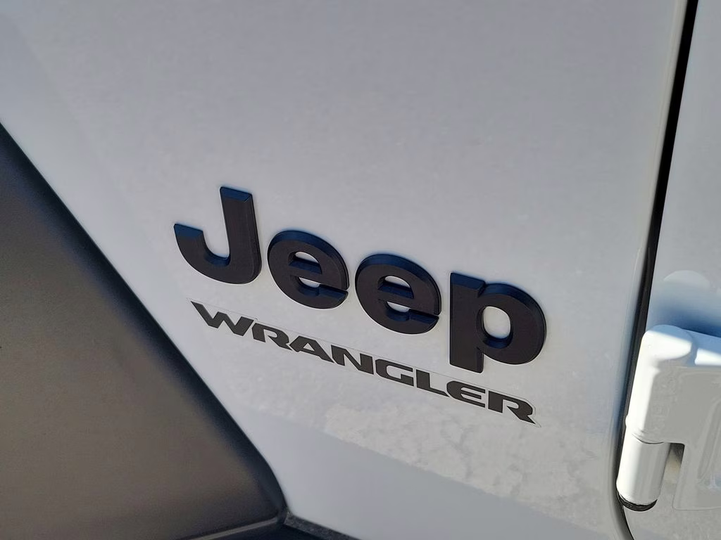 2021 Bright White Clearcoat Jeep Wrangler Willys 4X4 SUV