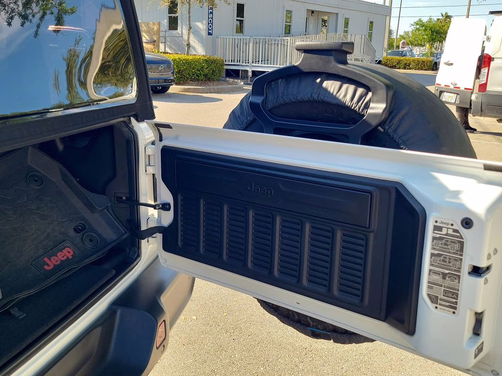 2021 Bright White Clearcoat Jeep Wrangler Willys 4X4 SUV