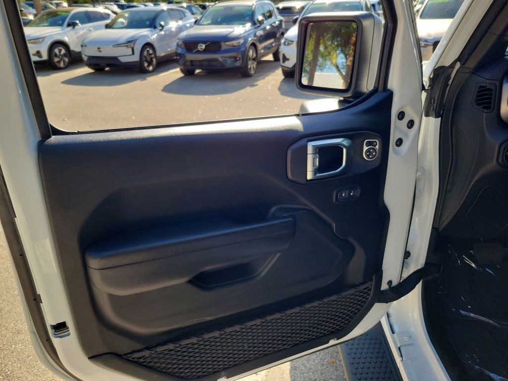 2021 Bright White Clearcoat Jeep Wrangler Willys 4X4 SUV
