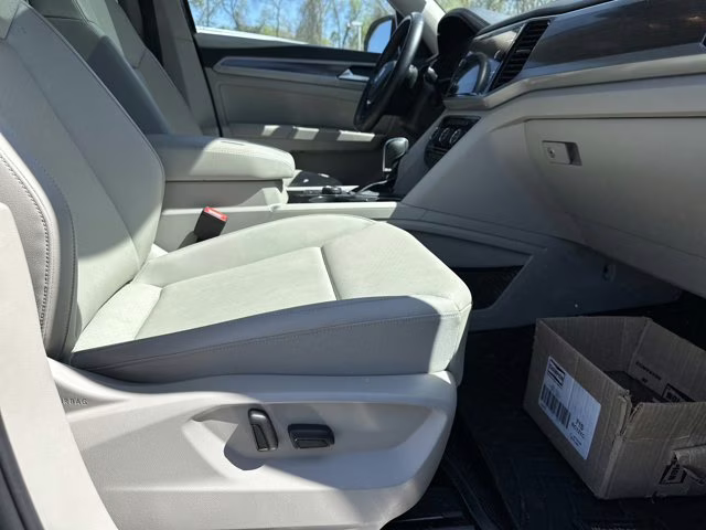 2019 Deep Black Volkswagen Atlas 3.6L V6 SEL R-Line AWD SUV