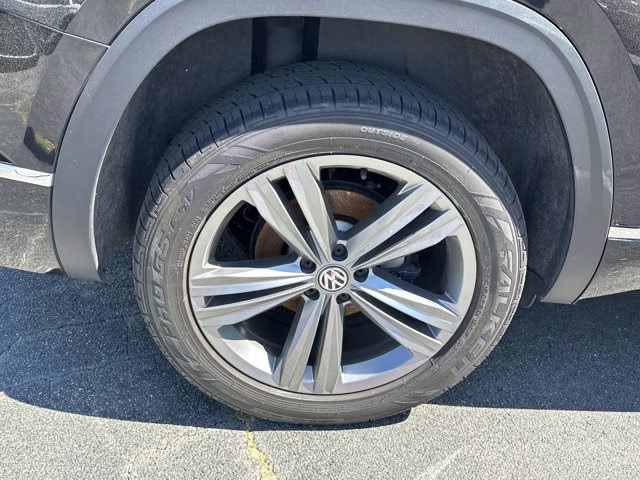2019 Deep Black Volkswagen Atlas 3.6L V6 SEL R-Line AWD SUV