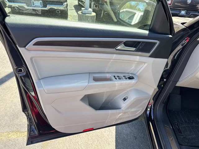 2019 Deep Black Volkswagen Atlas 3.6L V6 SEL R-Line AWD SUV