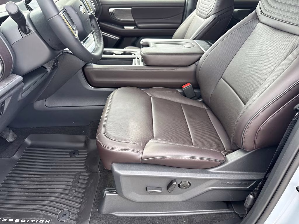 2026 Glacier Gray Metallic Tri-Coat Ford Expedition Platinum 4X4 SUV