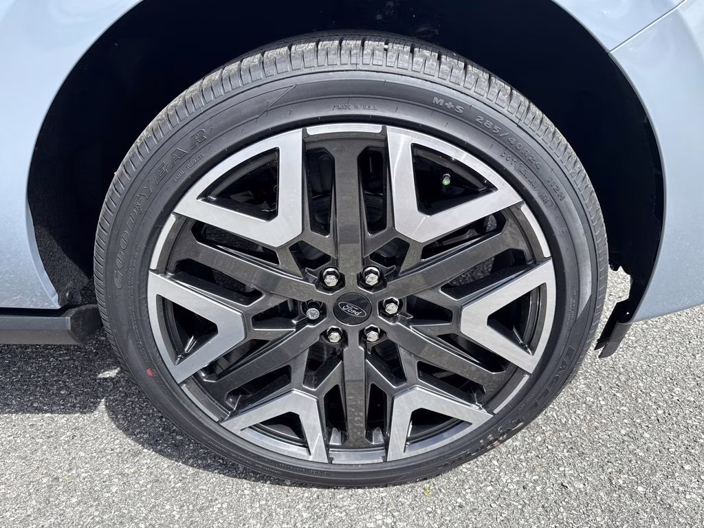 2026 Glacier Gray Metallic Tri-Coat Ford Expedition Platinum 4X4 SUV