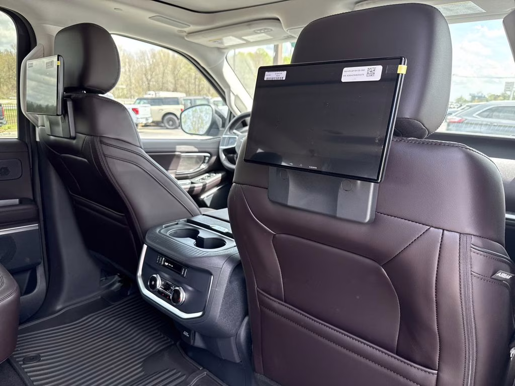 2026 Glacier Gray Metallic Tri-Coat Ford Expedition Platinum 4X4 SUV