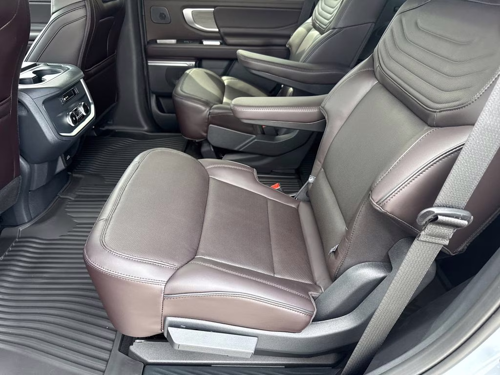 2026 Glacier Gray Metallic Tri-Coat Ford Expedition Platinum 4X4 SUV