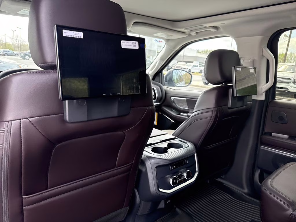 2026 Glacier Gray Metallic Tri-Coat Ford Expedition Platinum 4X4 SUV