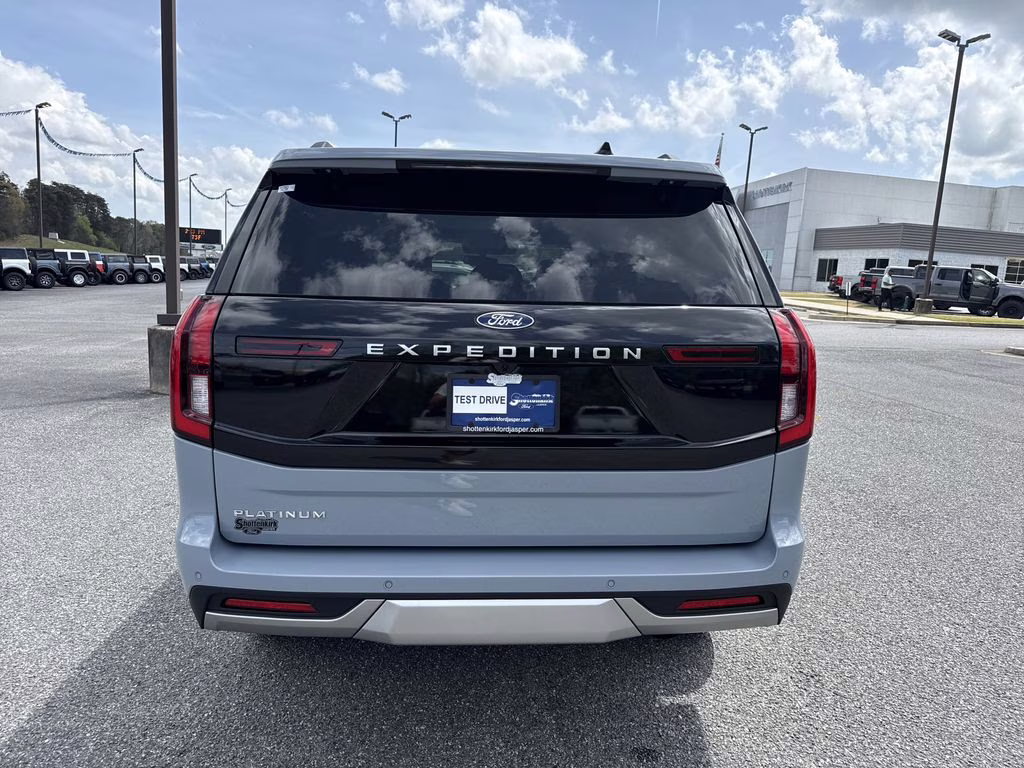 2026 Glacier Gray Metallic Tri-Coat Ford Expedition Platinum 4X4 SUV