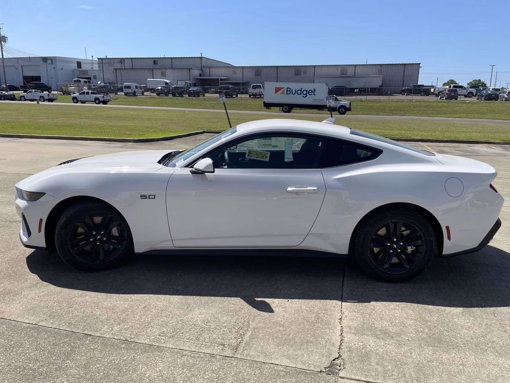 2026 Oxford White Ford Mustang GT RWD Coupe