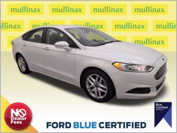 2016 White Platinum Clearcoat Metallic Ford Fusion SE FWD Sedan