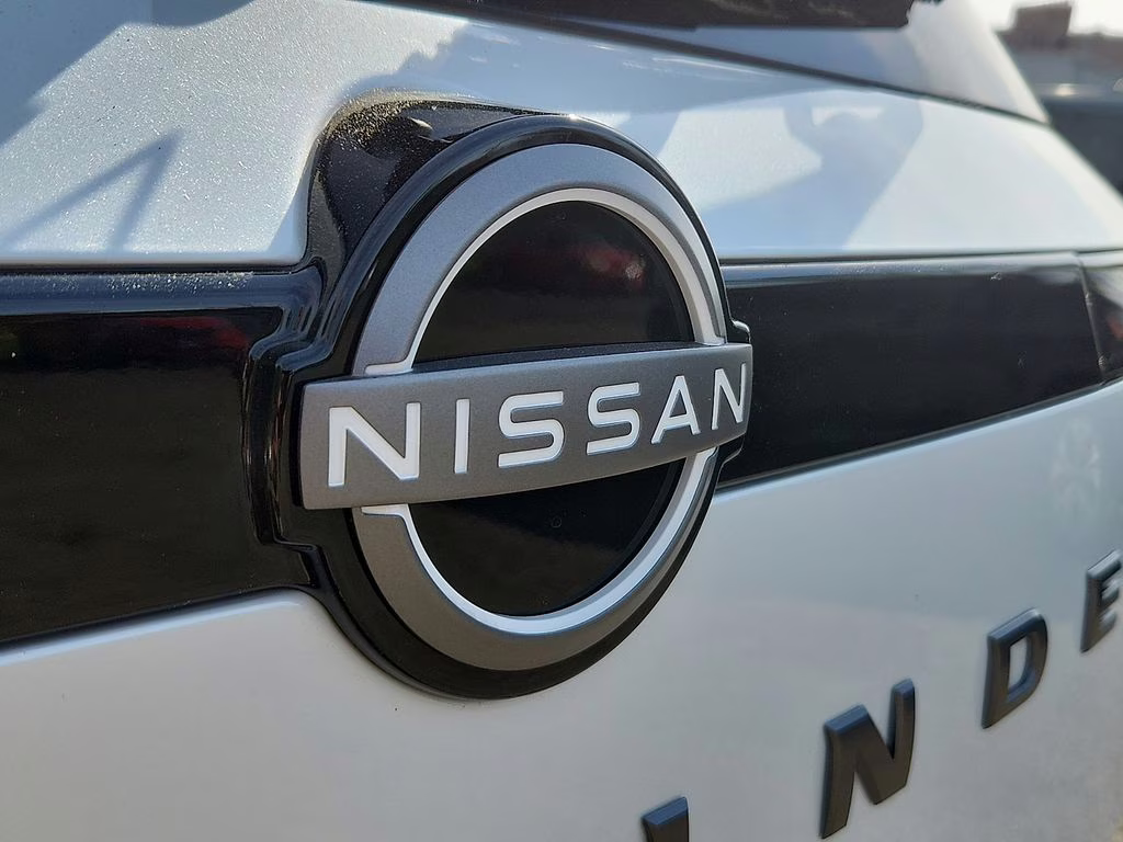 2026 Everest White Pearl Tricoat Nissan Pathfinder SL 4X4 SUV