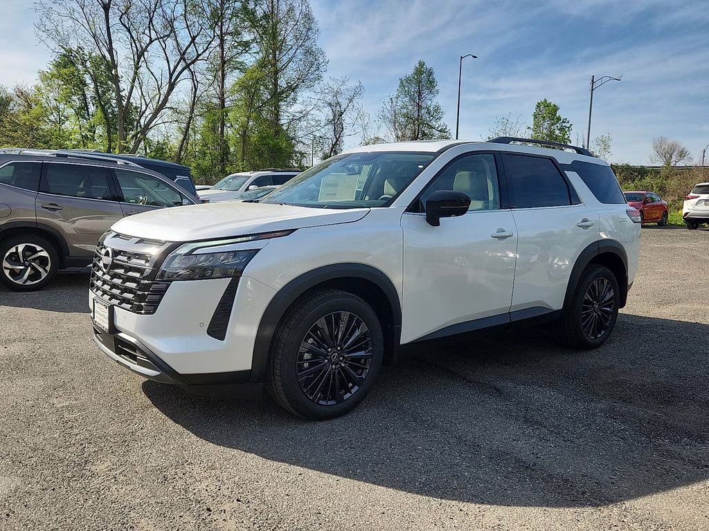 2026 Everest White Pearl Tricoat Nissan Pathfinder SL 4X4 SUV