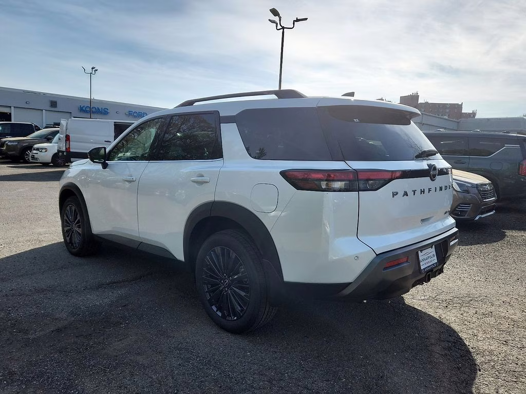 2026 Everest White Pearl Tricoat Nissan Pathfinder SL 4X4 SUV