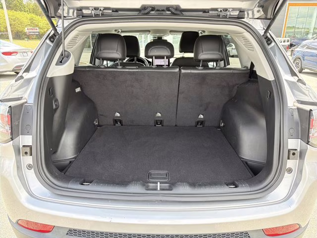 2022 Billet Silver Metallic Clearcoat Jeep Compass Trailhawk 4X4 SUV