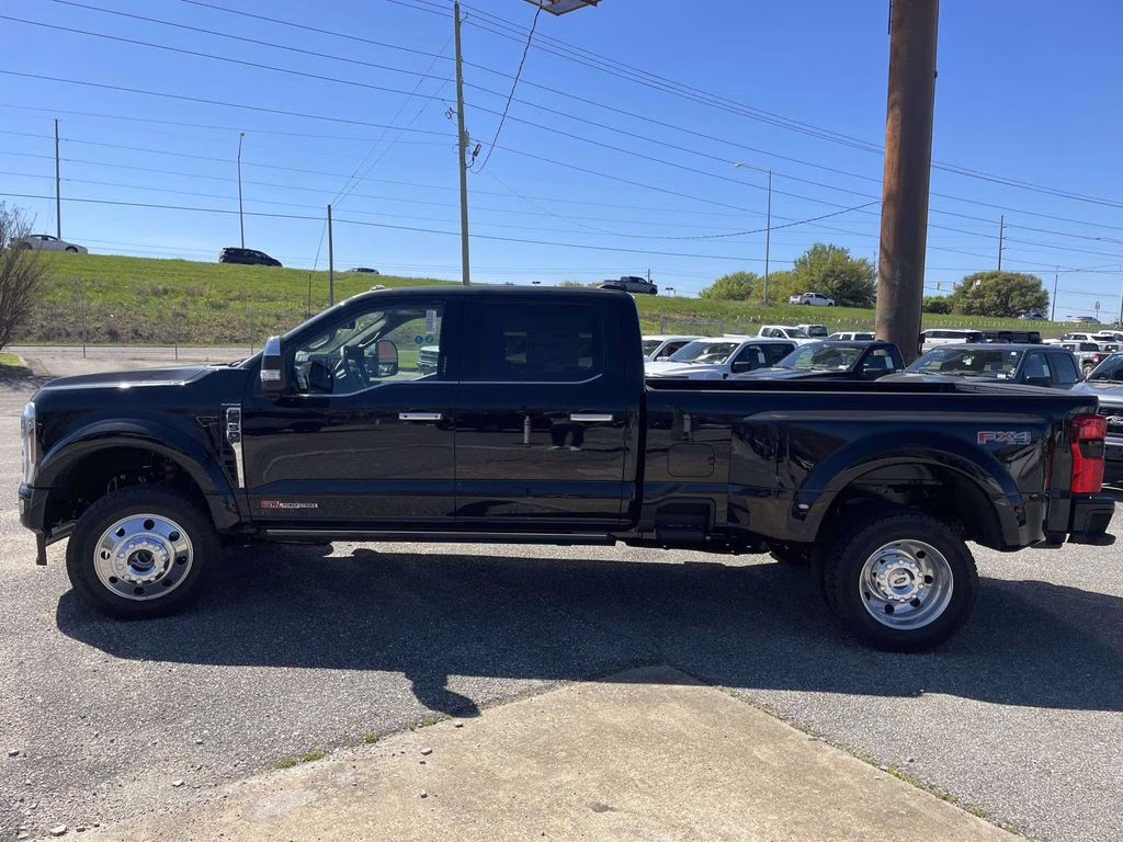 2026 Agate Black Metallic Ford Super Duty F-450 DRW Platinum 4X4 Truck