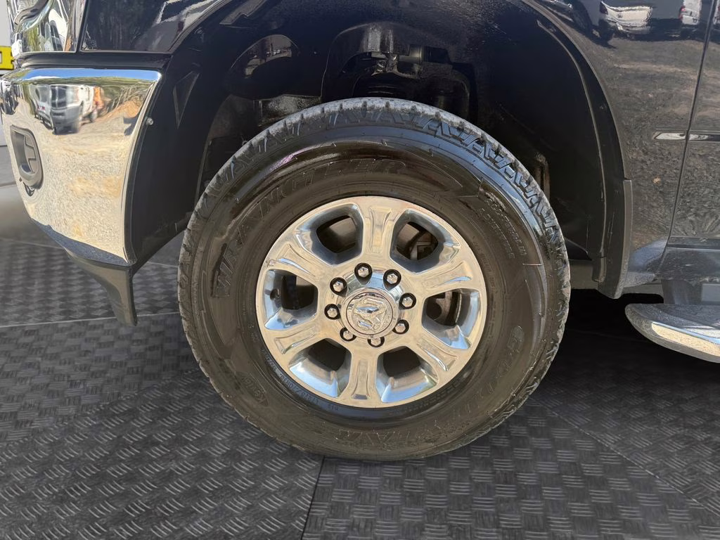 2024 Diamond Black Crystal Pearlcoat Ram 2500 Big Horn 4X4 Truck