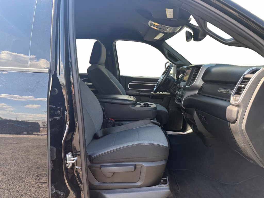 2024 Diamond Black Crystal Pearlcoat Ram 2500 Big Horn 4X4 Truck