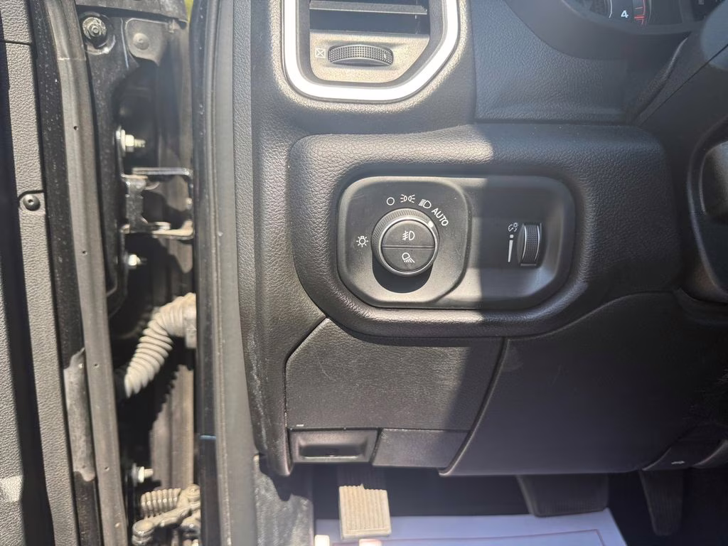 2024 Diamond Black Crystal Pearlcoat Ram 2500 Big Horn 4X4 Truck