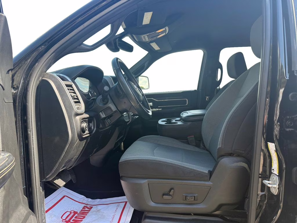 2024 Diamond Black Crystal Pearlcoat Ram 2500 Big Horn 4X4 Truck