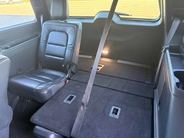 2023 Pristine White Metallic Tri-Coat Lincoln Navigator Reserve 4X4 SUV