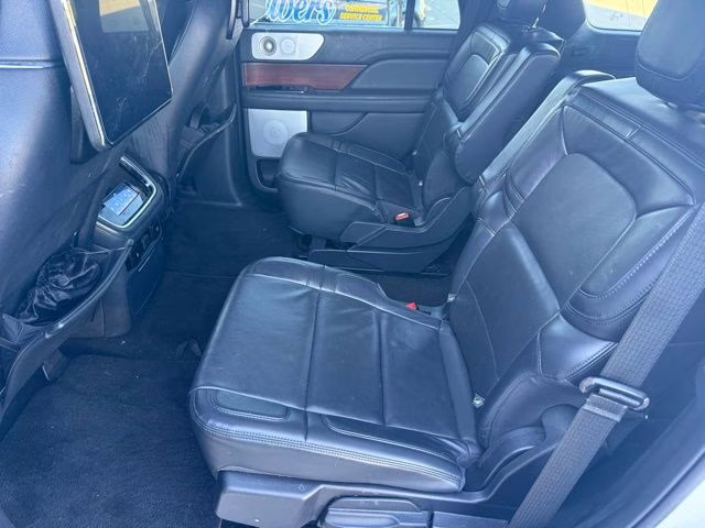 2023 Pristine White Metallic Tri-Coat Lincoln Navigator Reserve 4X4 SUV