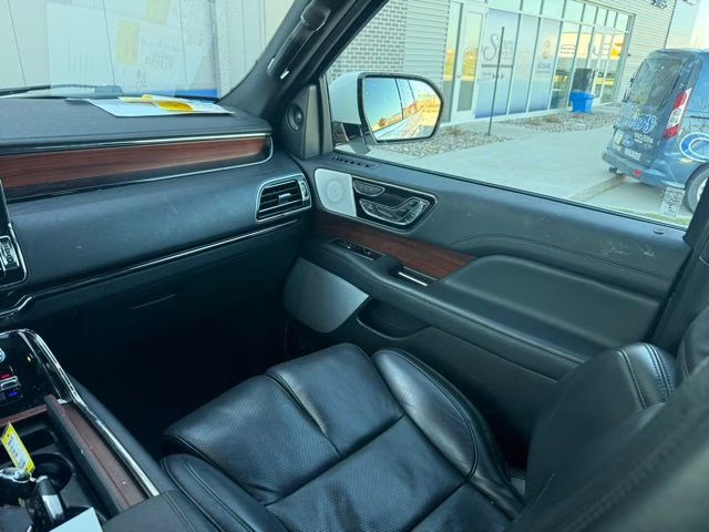 2023 Pristine White Metallic Tri-Coat Lincoln Navigator Reserve 4X4 SUV