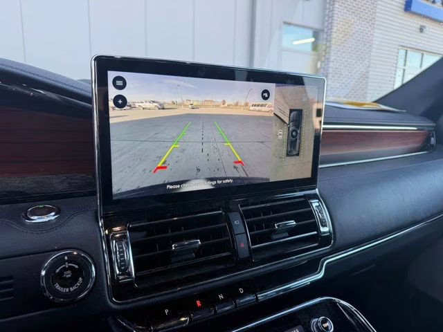 2023 Pristine White Metallic Tri-Coat Lincoln Navigator Reserve 4X4 SUV