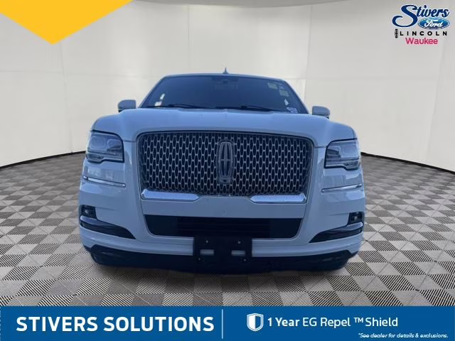 2023 Pristine White Metallic Tri-Coat Lincoln Navigator Reserve 4X4 SUV