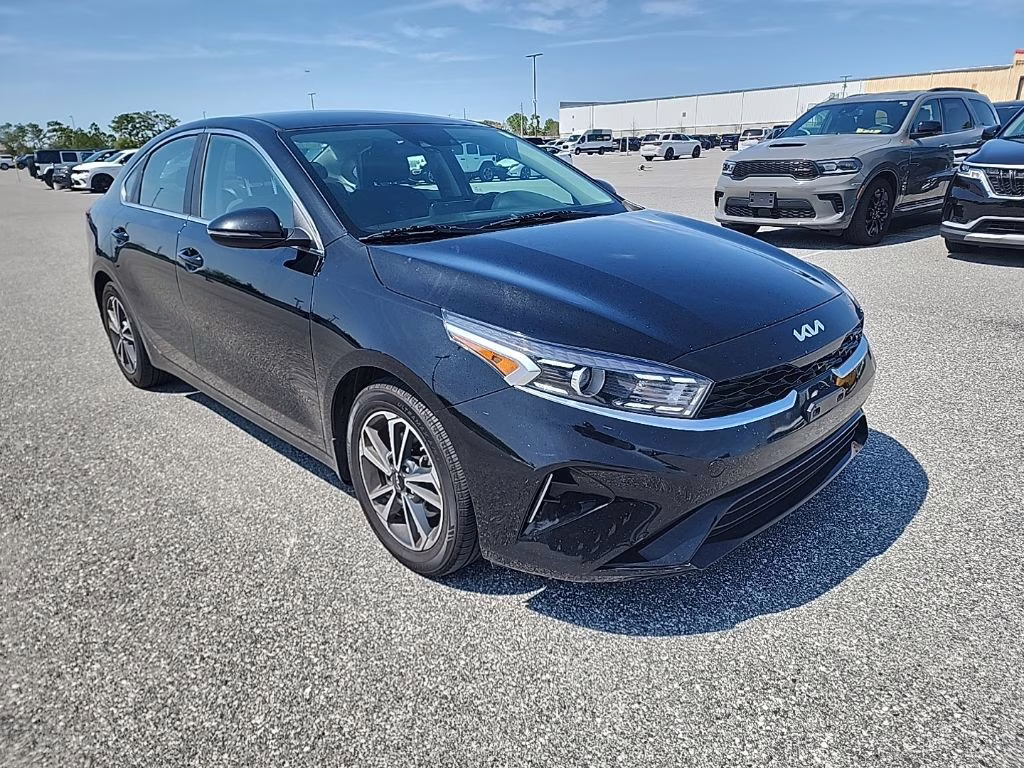 2023 Snow White Pearl Kia Forte GT-Line FWD Sedan