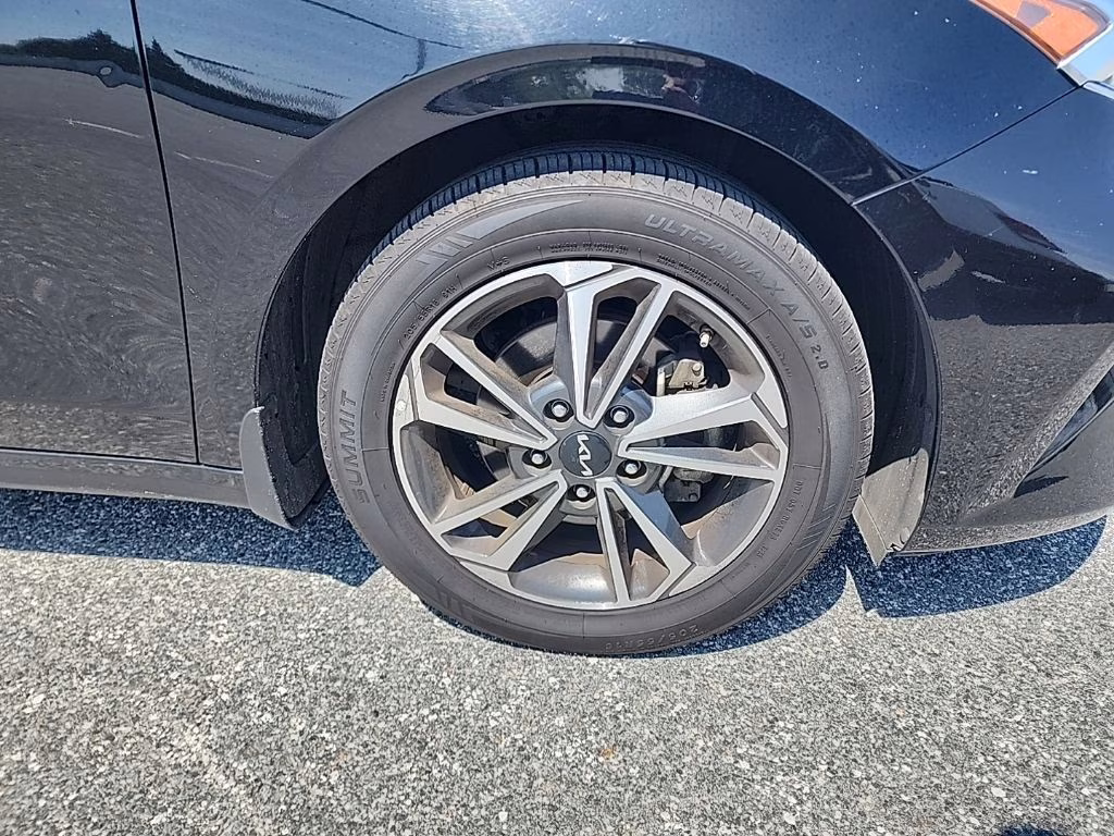 2023 Snow White Pearl Kia Forte GT-Line FWD Sedan