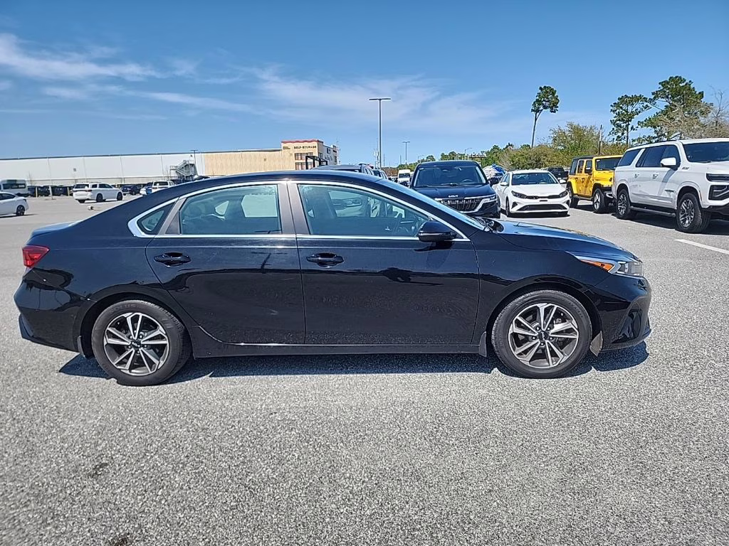 2023 Snow White Pearl Kia Forte GT-Line FWD Sedan