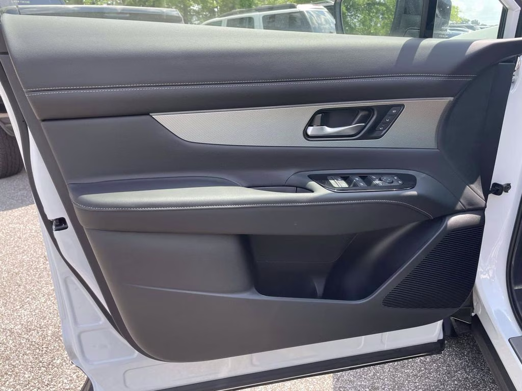 2026 Everest White Pearl/Black Nissan Murano Platinum AWD SUV