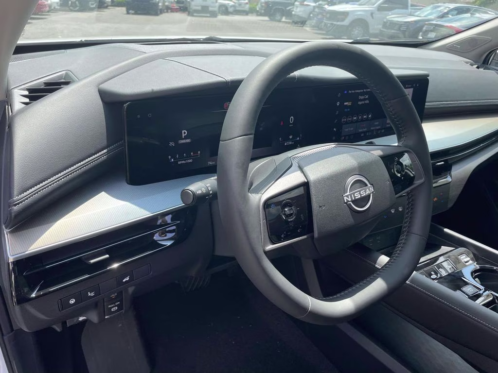 2026 Everest White Pearl/Black Nissan Murano Platinum AWD SUV