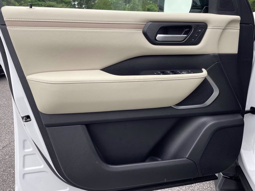2026 Aspen White Tricoat Nissan Armada Platinum RWD SUV