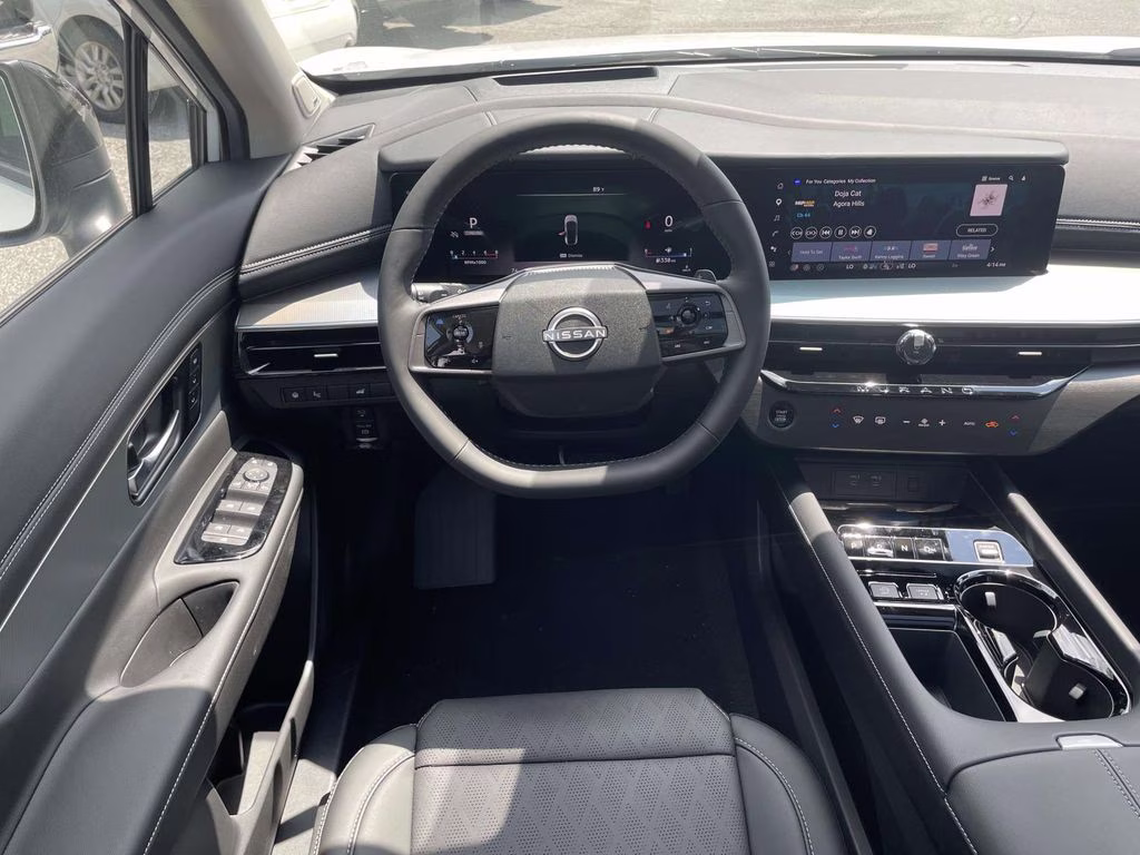 2026 Everest White Pearl/Black Nissan Murano Platinum AWD SUV